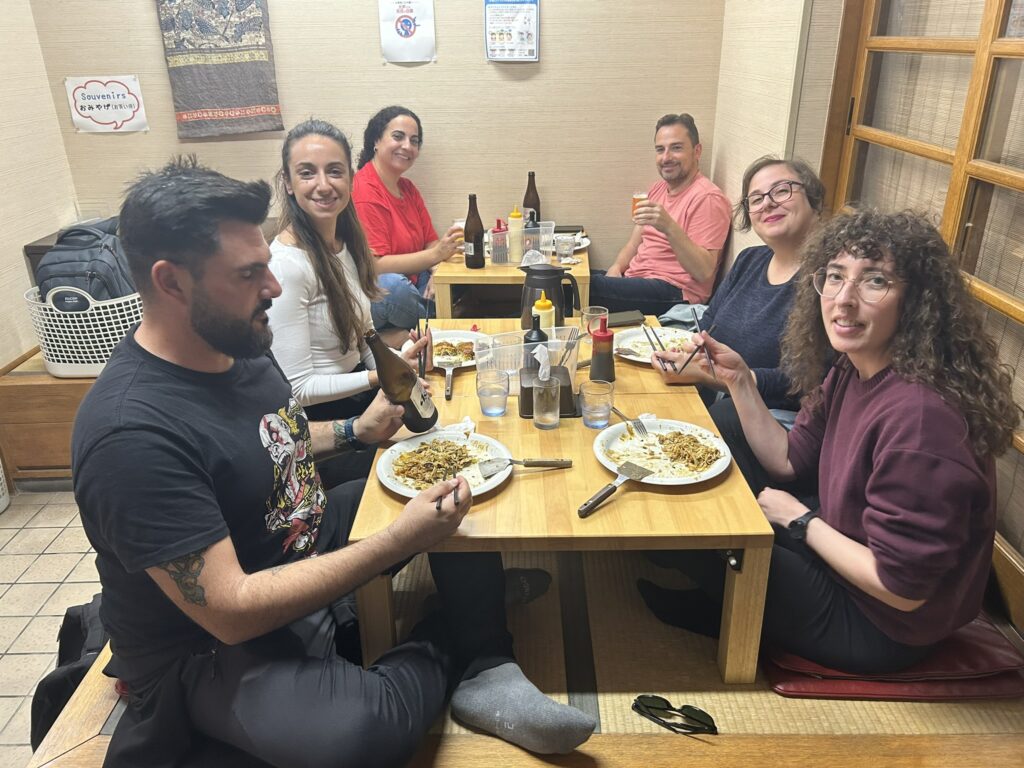 Comiendo Okonomiyaki - Worldreamers